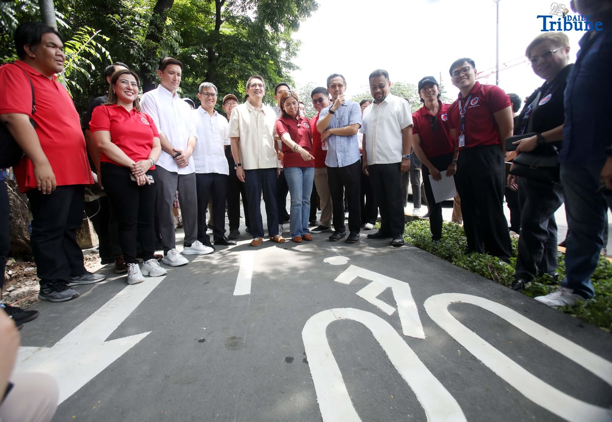 Department of Budget and Management (DBM) Secretary Amenah Pangandaman, DOTr Secretary Vince Dizon, Quezon City Vice Mayor Gian Sotto, and Rep. Franz Pumaren inspect active transport projects along Elliptical Road in Quezon City on Thursday, August 7, 2025.
The inspection covered upgraded bike lanes, improved sidewalks, and the construction of PUV stops—all part of efforts to enhance commuter safety and promote sustainable mobility in the city.