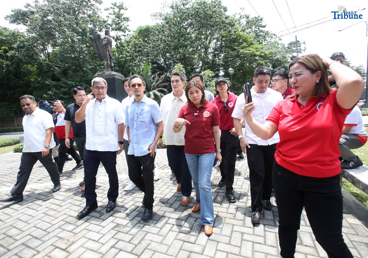 Department of Budget and Management (DBM) Secretary Amenah Pangandaman, DOTr Secretary Vince Dizon, Quezon City Vice Mayor Gian Sotto, and Rep. Franz Pumaren inspect active transport projects along Elliptical Road in Quezon City on Thursday, August 7, 2025.
The inspection covered upgraded bike lanes, improved sidewalks, and the construction of PUV stops—all part of efforts to enhance commuter safety and promote sustainable mobility in the city.
