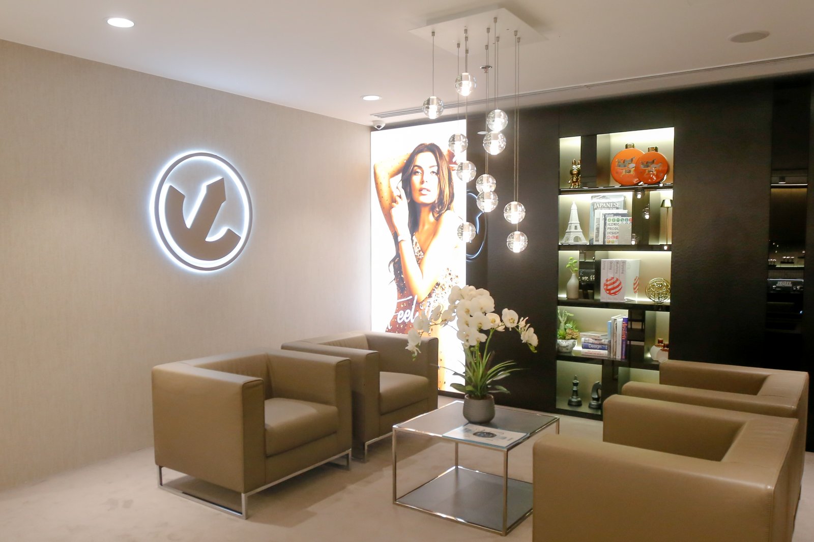Swiss watch giant Rado opened its flagship store at Glorietta 4, Makati, on Thursday, 7 August 2025. In attendance were Anette Gozon-Valdes, John Malte, Will Devowgh, and Rado’s regional brand manager, Gentiana Plakolli. According to them, it is the largest Rado store in the country.