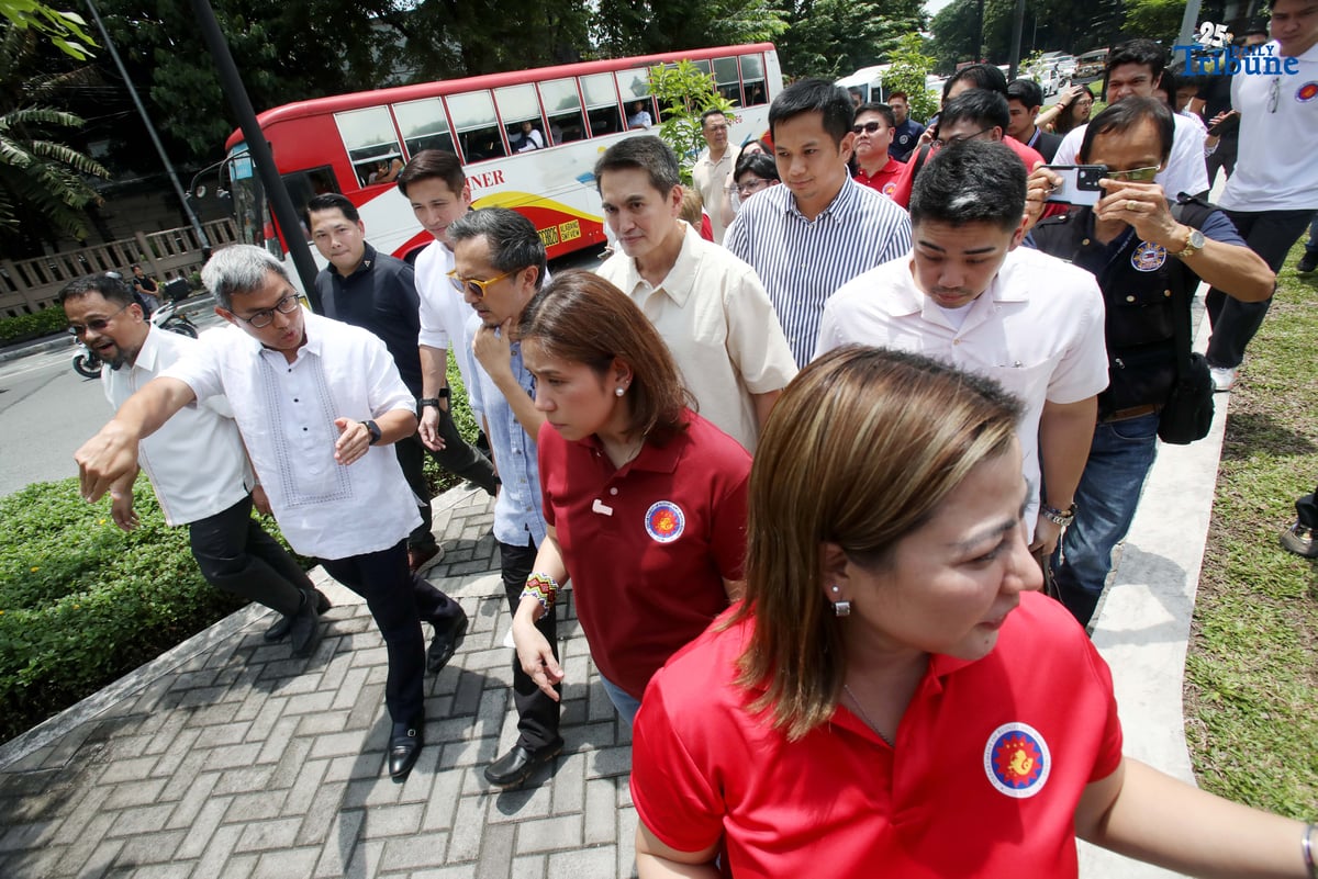 Department of Budget and Management (DBM) Secretary Amenah Pangandaman, DOTr Secretary Vince Dizon, Quezon City Vice Mayor Gian Sotto, and Rep. Franz Pumaren inspect active transport projects along Elliptical Road in Quezon City on Thursday, August 7, 2025.
The inspection covered upgraded bike lanes, improved sidewalks, and the construction of PUV stops—all part of efforts to enhance commuter safety and promote sustainable mobility in the city.