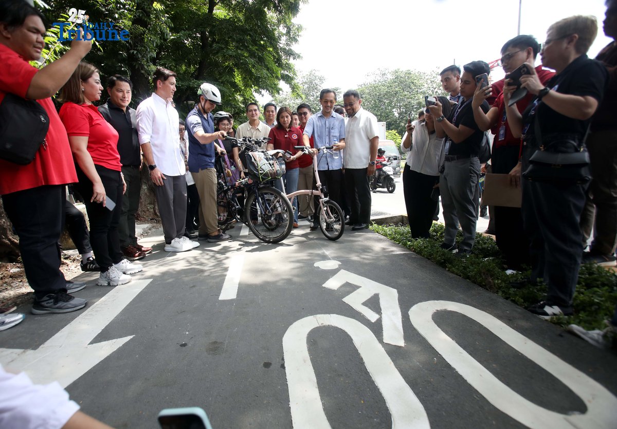 Department of Budget and Management (DBM) Secretary Amenah Pangandaman, DOTr Secretary Vince Dizon, Quezon City Vice Mayor Gian Sotto, and Rep. Franz Pumaren inspect active transport projects along Elliptical Road in Quezon City on Thursday, August 7, 2025.
The inspection covered upgraded bike lanes, improved sidewalks, and the construction of PUV stops—all part of efforts to enhance commuter safety and promote sustainable mobility in the city.