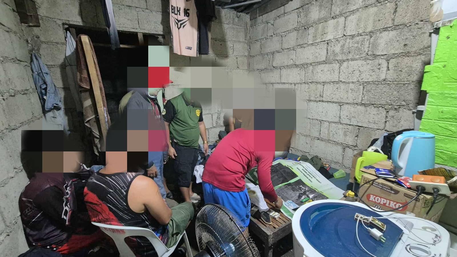 Apat huli sa loob ng drug den sa Cabanatuan City 