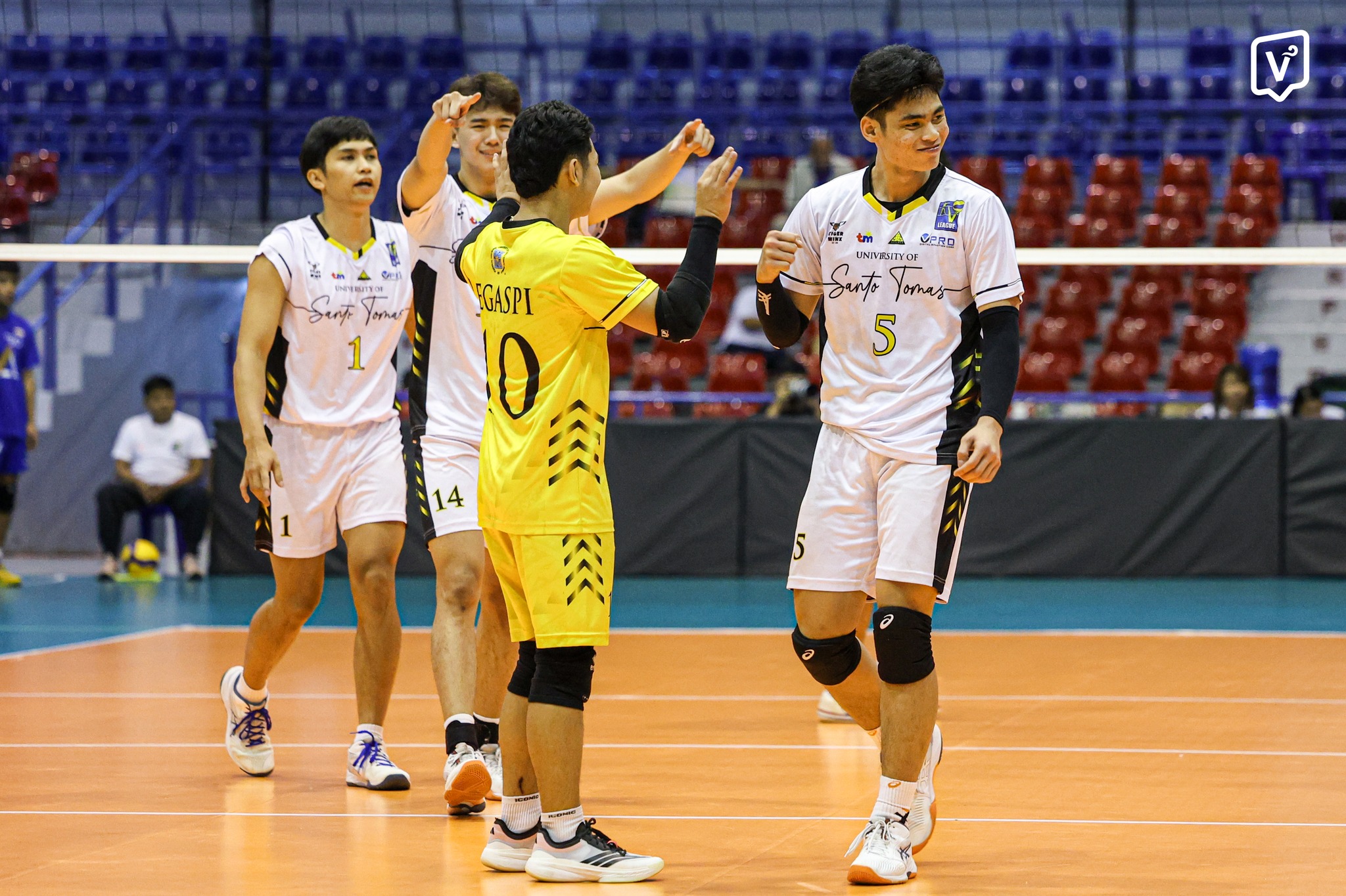 UST whips Ateneo in straight sets