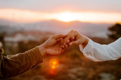 Women prefer to date older men and here’s why