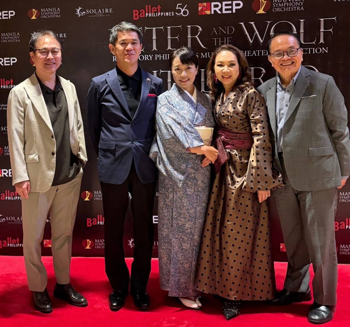 Korean Ambassador Lee Sang Wa, Japanese Ambassador Kazuya Endo and Madane Akiko Endo, Anna and Chito Sobrepeña.