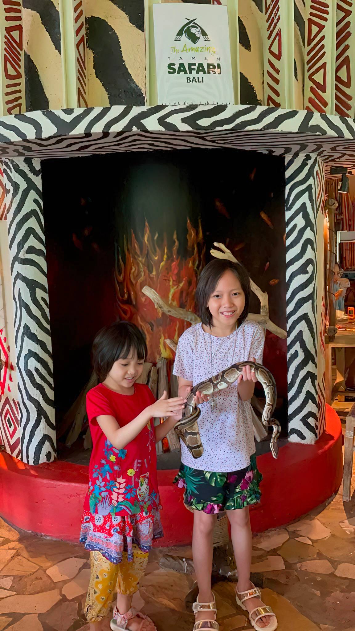 Animal encounters are also offered inside the restaurant.