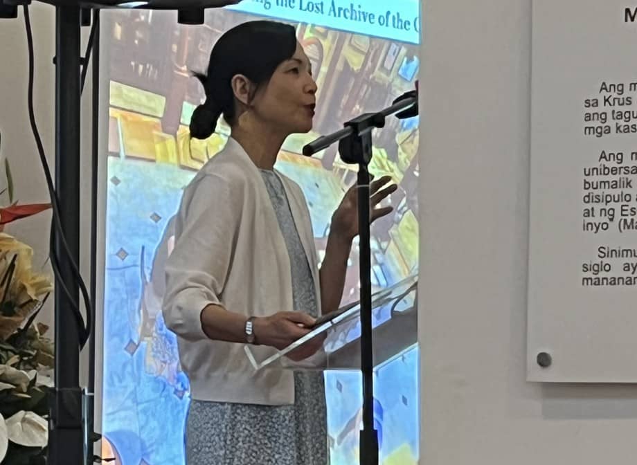 Christina Lee delivering a lecture.