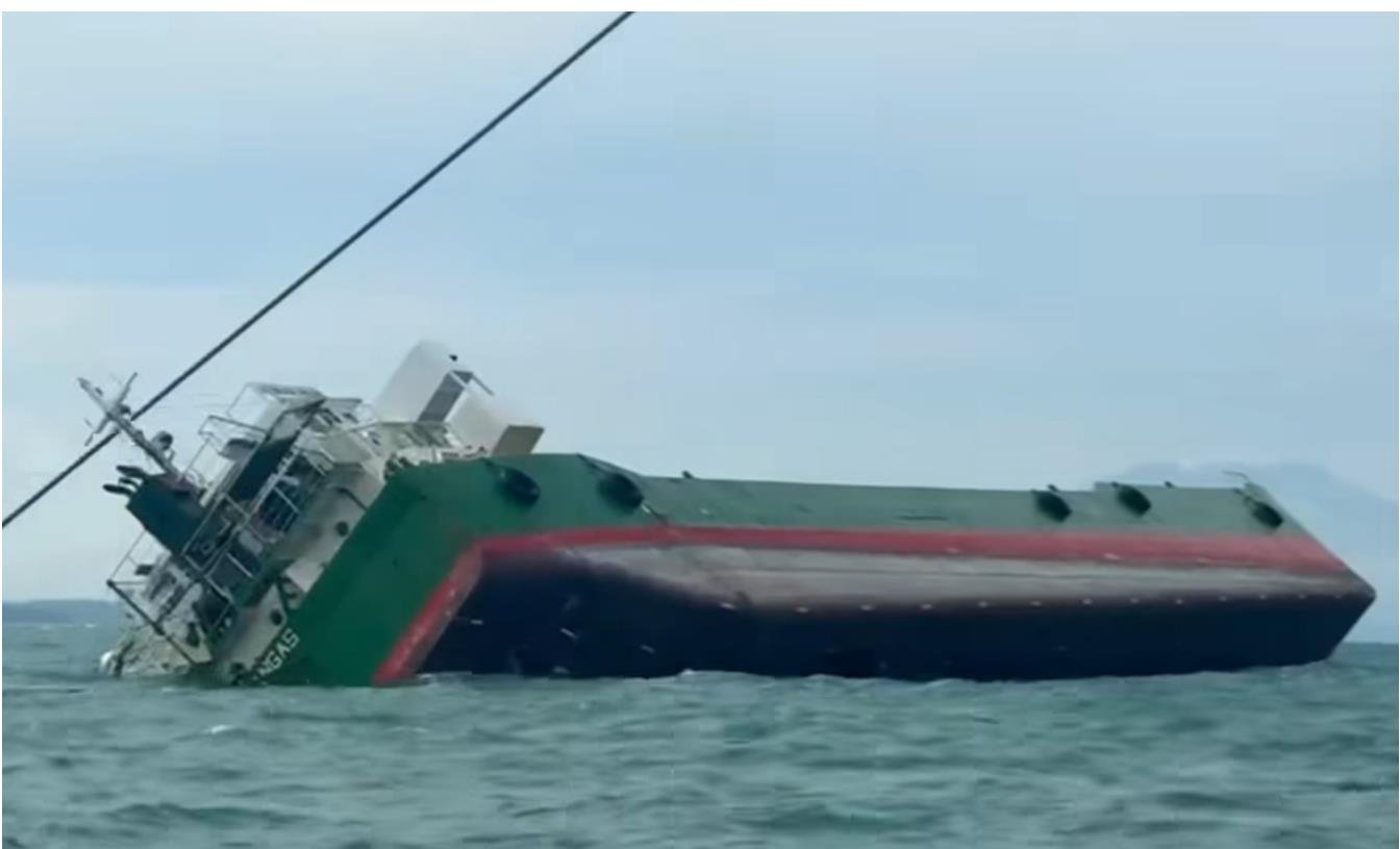 Vessel grounds in CamSur’s San Miguel Bay