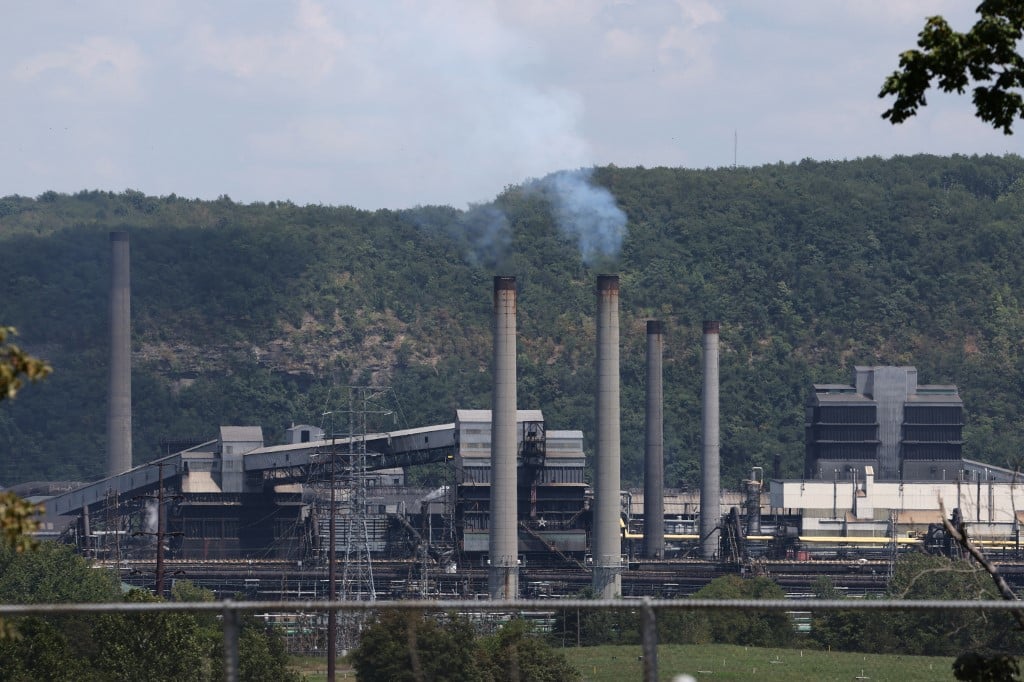 Fatal blast rocks U.S. Steel facility near Pittsburgh