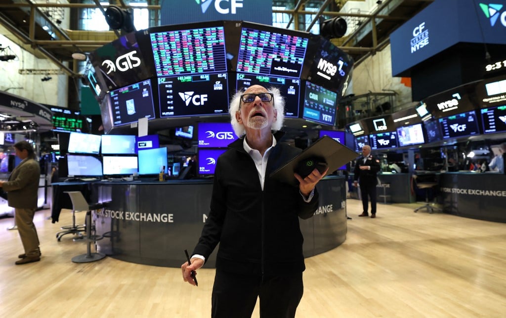 U.S. stocks slump ahead of key inflation report