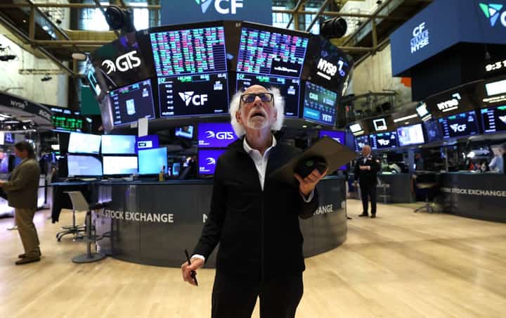 U.S. stocks slump ahead of key inflation report