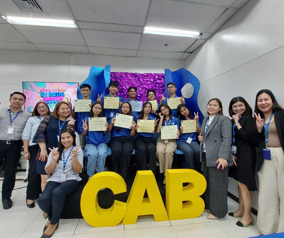 SM Foundation welcomes 900 new college scholars
