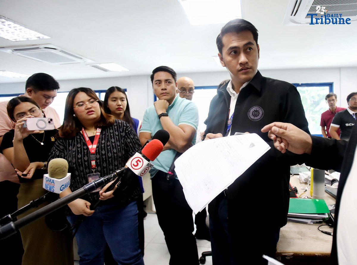 Land Transportation Office Executive Director Greg G. Pua Jr. shows members of the media the confiscated driver’s license after a preliminary hearing for Hyundai Kyona, who was caught driving against traffic (counterflow) along Skyway. The hearing was held at the LTO Main Office in Quezon City on Tuesday, August 12, 2025.