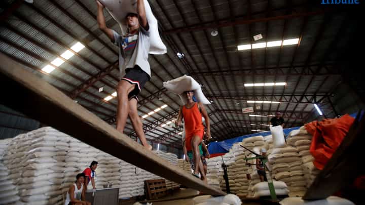 (August 13 2025) Workers at NFA warehouse in Balagtas Bulacan seen loading a sack of rice onto the truck to deliver to the various Kadiwa ng pangulo store in Bulacan area on Wednesday August 13 2025. The activity is part of the Department of Agriculture’s “P20 Benteng Bigas Meron Na Para sa Magsasaka” program, which aims to provide affordable rice to consumers while supporting local farmers amid rising prices of basic commodities. Photo/Analy Labor