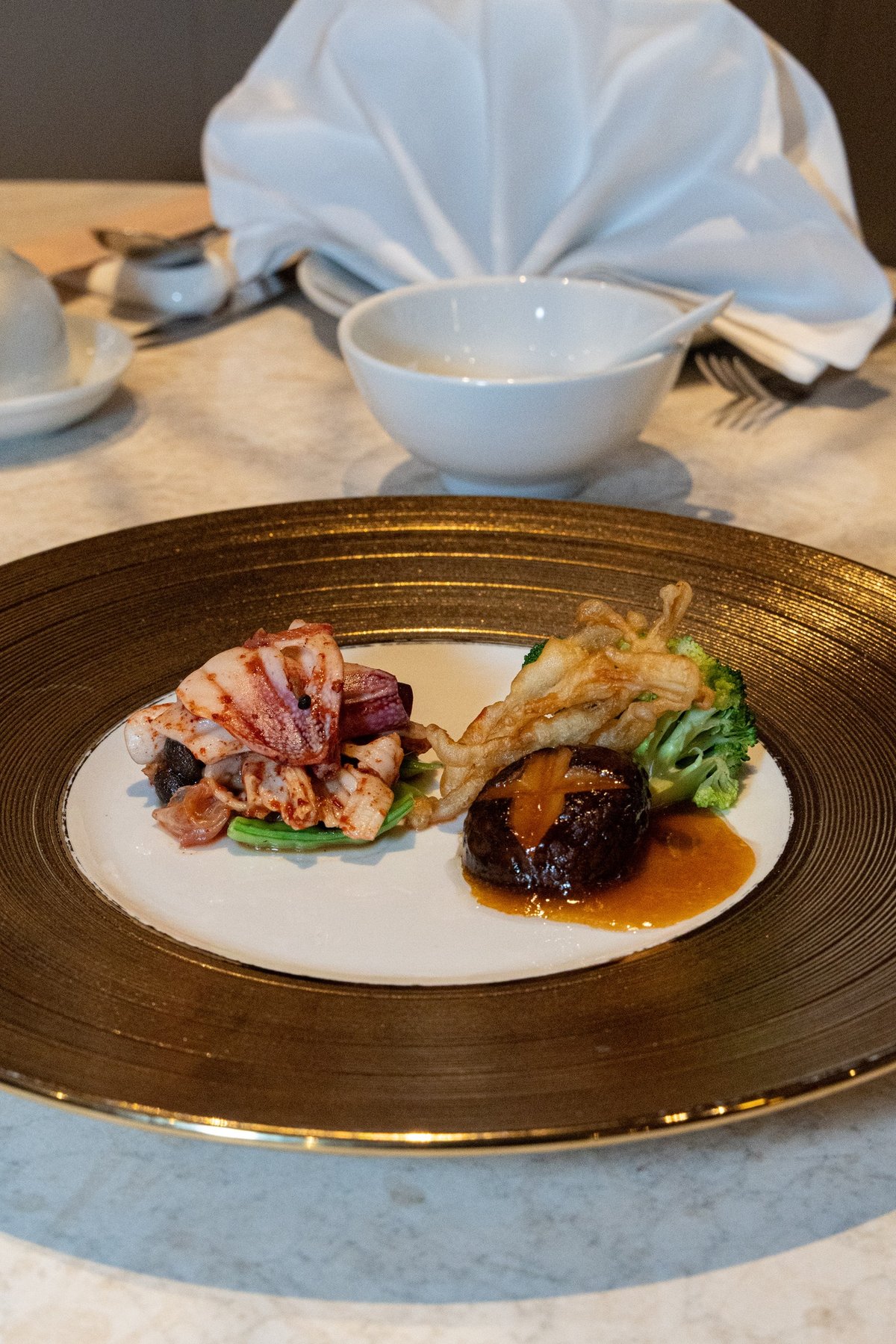 Stir-Fried Conch Slices with Wine Lees.