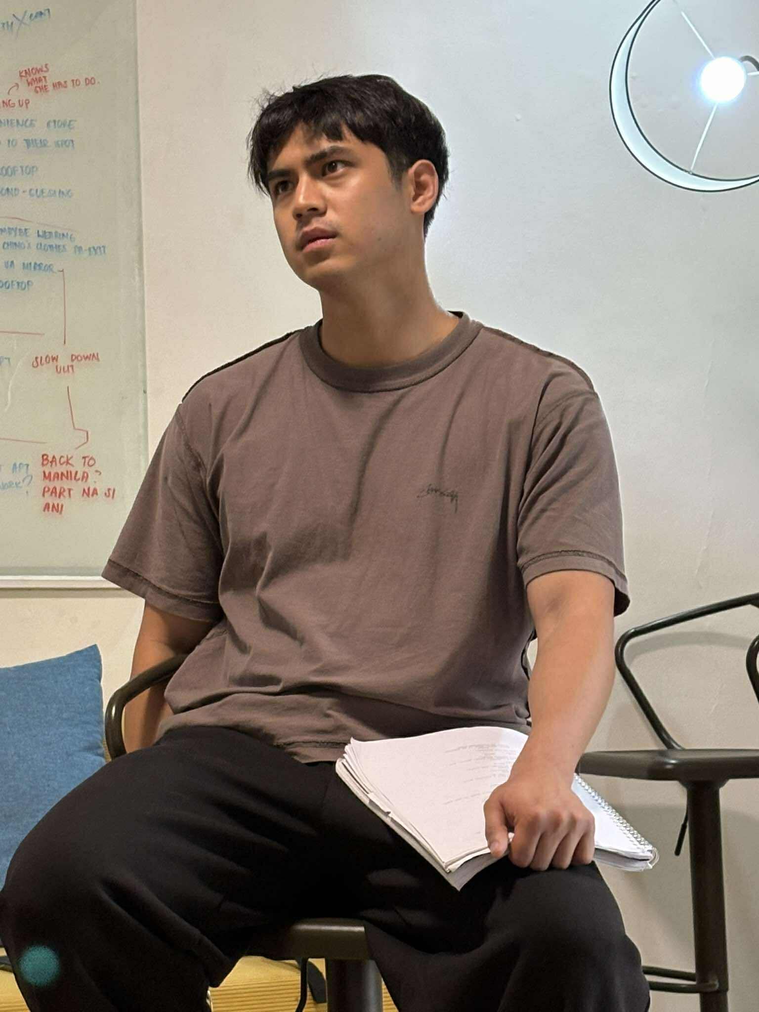 Emilio Daez wallops his way to 'Bar Boys'