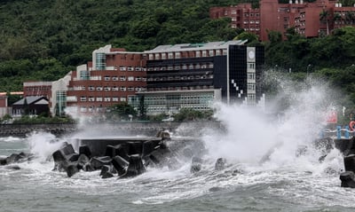 Typhoon ‘Podul’ hits Taiwan