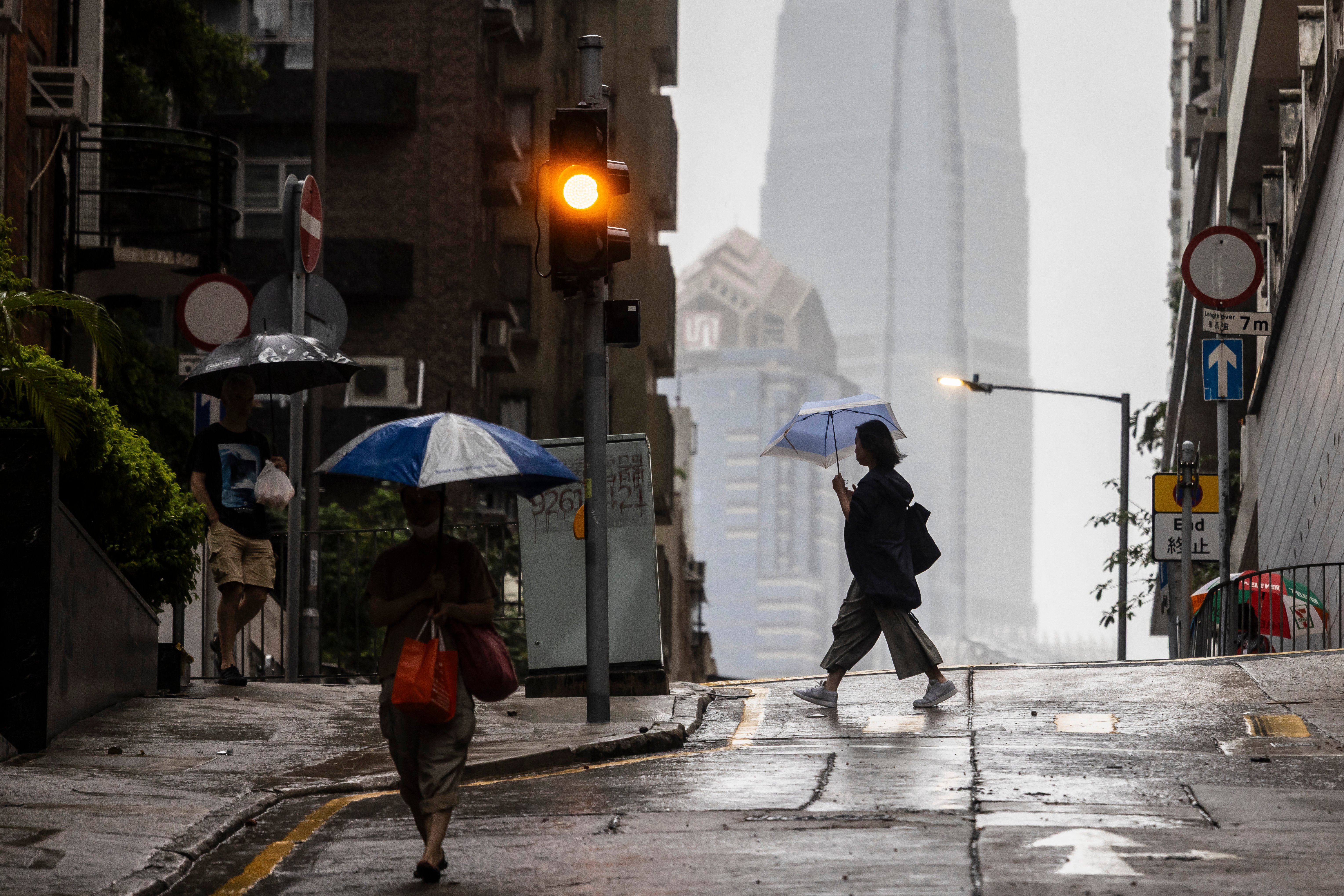 Storm makes landfall in southeast China 