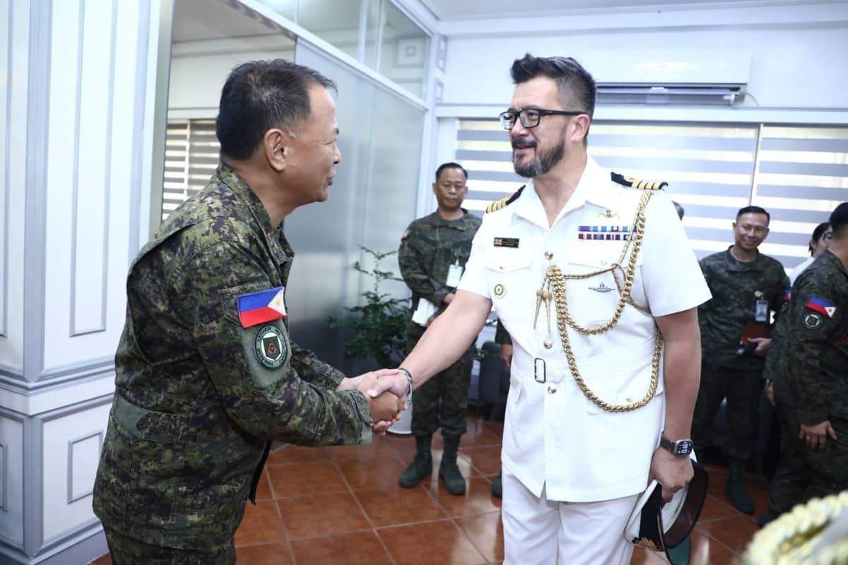 Incoming UK Defense Attaché to the Philippines Capt. Anthony Julian Stockbridge renders an introductory call on Army Chief Lt. Gen. Antonio G. Nafarrete at the Headquarters Philippine Army, Fort Bonifacio, Taguig City on August 14, 2025.⁩ (Photo by PFC Divino S. Lozano PA/OCPA)