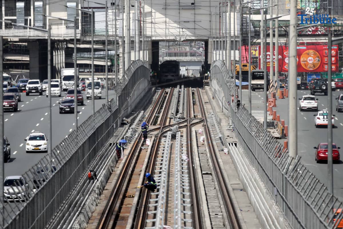 (August 15 2025) Workers at Metro Rail Transit (MRT7) seen busy working at the train track near MRT7 Tandangsora Station on Friday August 15 2025, CHED Chairperson Shirley Agrupis said the June 2025 Labor Force Survey by the Department of Labor and Employment (DOLE) showed a 2.6-percentage-point increase in the number of unemployed college graduates from the 35.6 percent in December 2024. Photo/Analy Labor