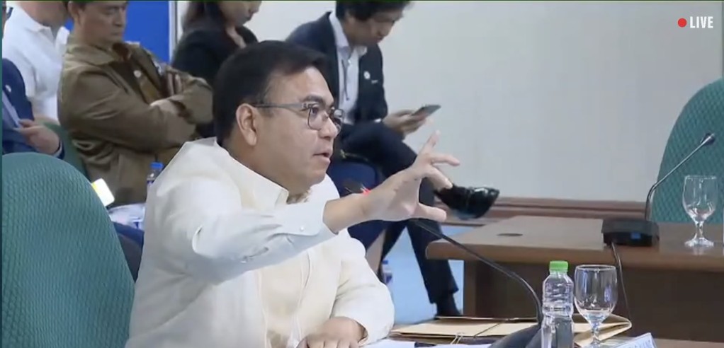 DHSUD awards homes, land titles to poor families under Marcos’ housing push