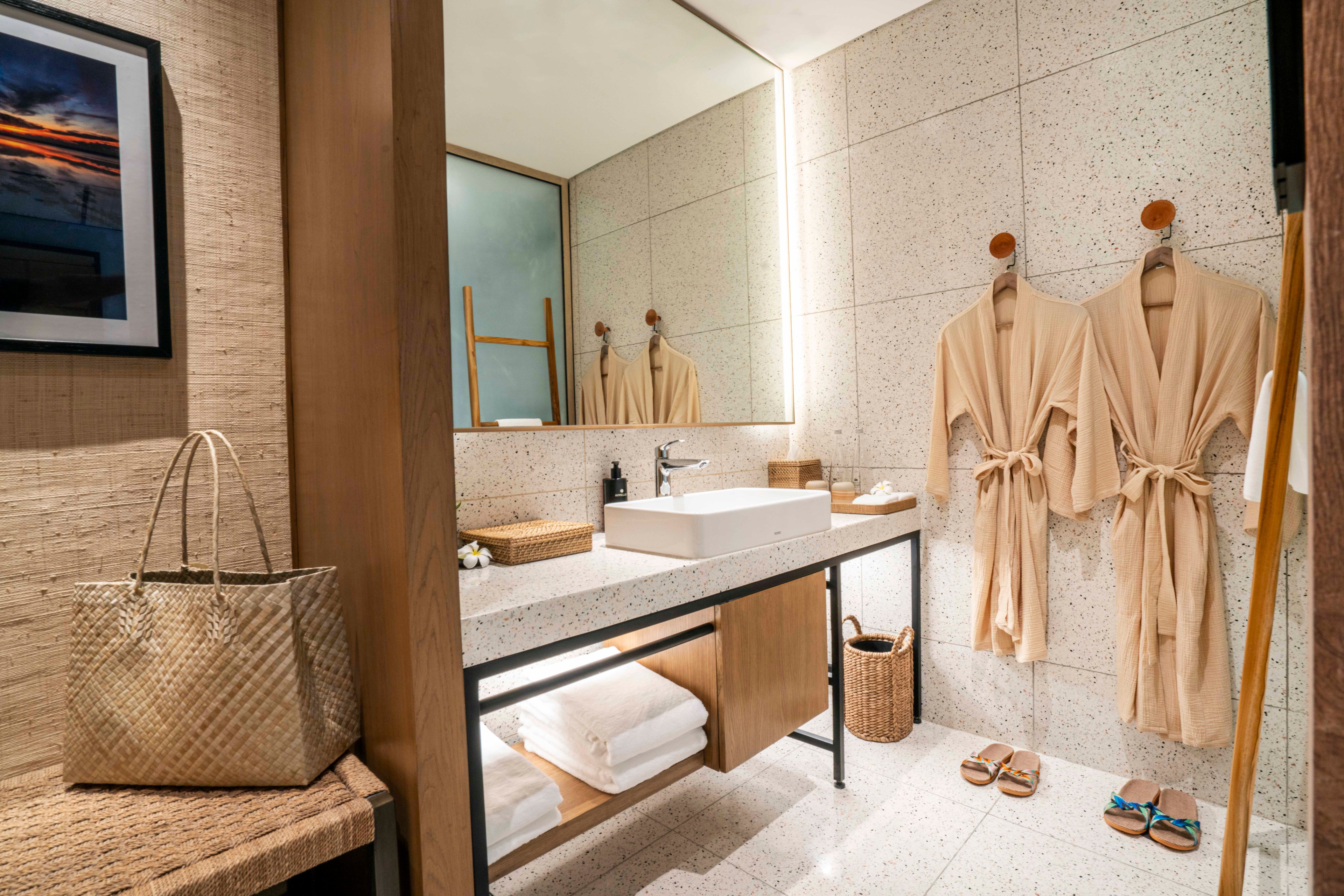 Handcrafted décor and organic textures offer a relaxed retreat for families or friends, immersed in the island’s natural beauty.