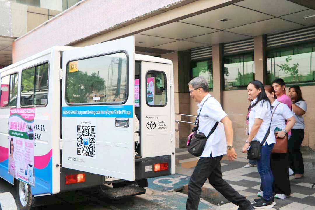 COMMUTERS board one of the free Toyota Lite Ace shuttles using the myTOYOTA Shuttle PH app.