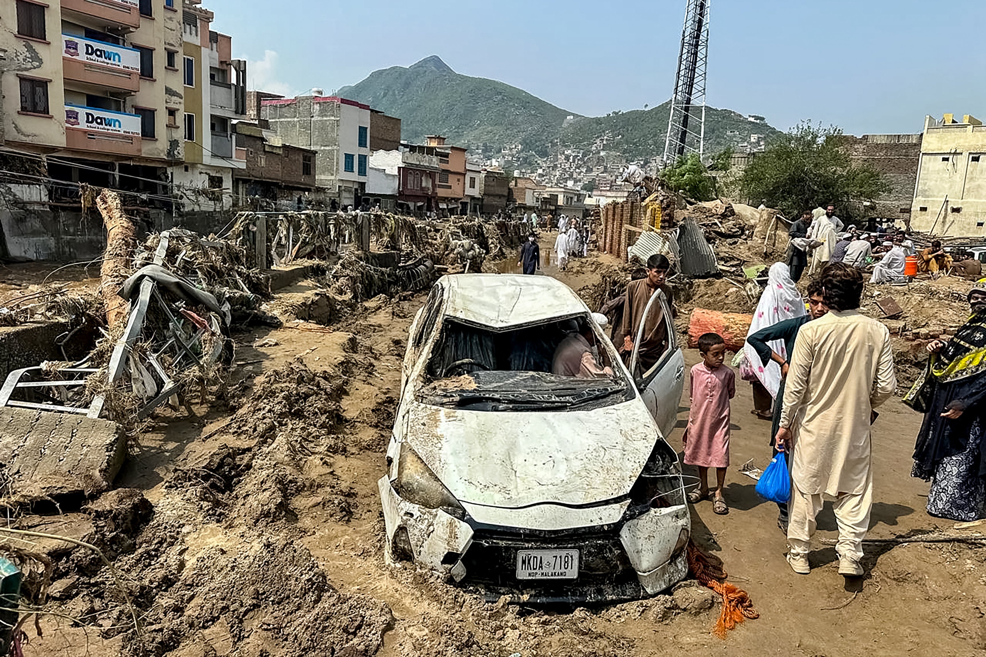 Global disaster losses hit $220B in 2025