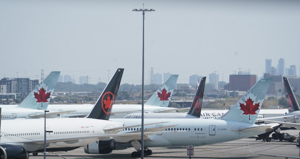 Canada moves to halt strike as hundreds of flights grounded
