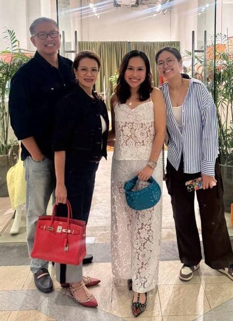 Doc. Cerez, Doc. Australia and Mikka Luz.