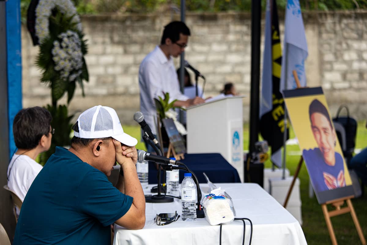 Randy de los Santos reacts as Buhay ang People Power Network co-convenor Kiko Aquino Dee read an excerpt from the book "Paghilom," recalling the death of his nephew, EJK victim Kian de los Santos.