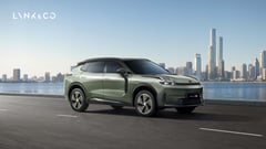 Lynk & Co opens flagship,
debuts 08 EM-P