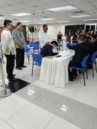 Father of altar boy who died of leptospirosis files charges vs. Caloocan cops