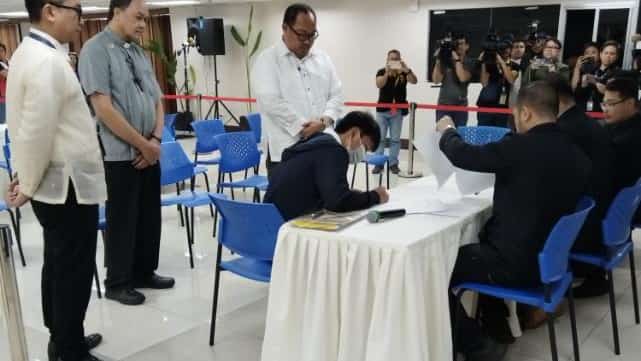Father of altar boy who died of leptospirosis files charges vs. Caloocan cops