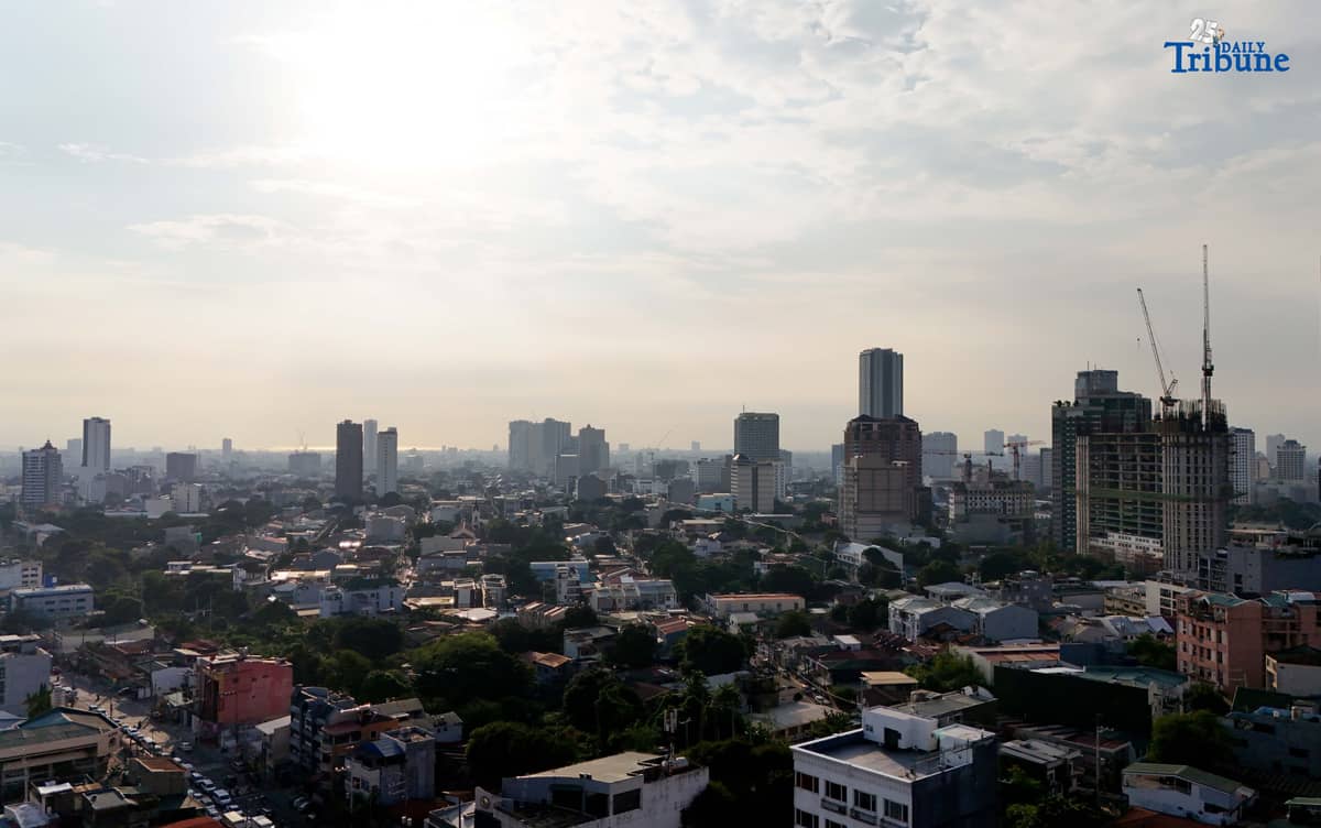 A view of the Metro Manila skyline from Quezon City on Monday, August 18, 2025. The Department of Environment and Natural Resources–Environmental Management Bureau (DENR-EMB) reported that Metro Manila’s air quality has significantly improved in 2024, showing a 17.4 percent decrease in Particulate Matter 10 (PM10) levels. Following the implementation of Euro 4 fuel and emission standards in 2016, the average PM10 concentration in the capital region dropped from 46 micrograms per normal cubic meter (µg/ncm) in 2016 to 38 µg/ncm in 2024.
