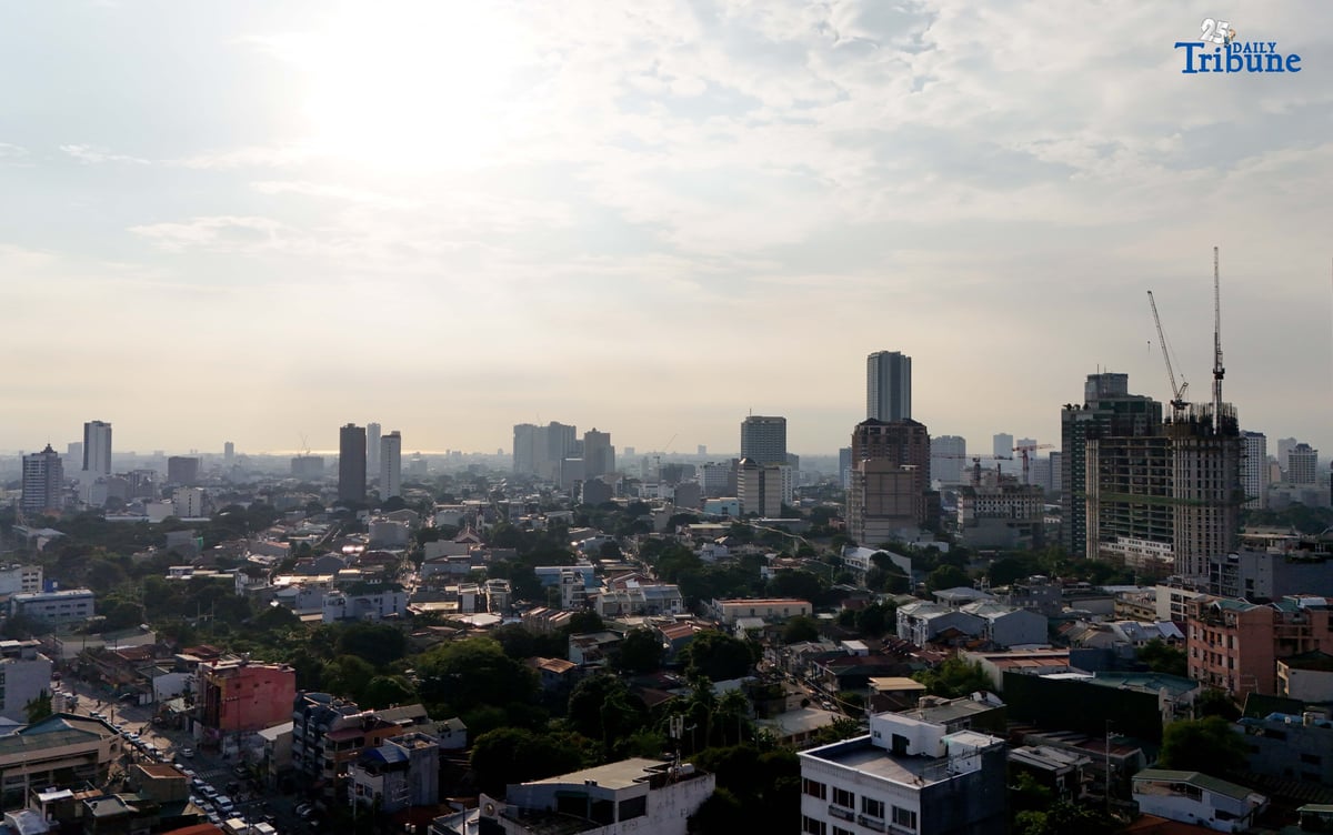 A view of the Metro Manila skyline from Quezon City on Monday, August 18, 2025. The Department of Environment and Natural Resources–Environmental Management Bureau (DENR-EMB) reported that Metro Manila’s air quality has significantly improved in 2024, showing a 17.4 percent decrease in Particulate Matter 10 (PM10) levels. Following the implementation of Euro 4 fuel and emission standards in 2016, the average PM10 concentration in the capital region dropped from 46 micrograms per normal cubic meter (µg/ncm) in 2016 to 38 µg/ncm in 2024.