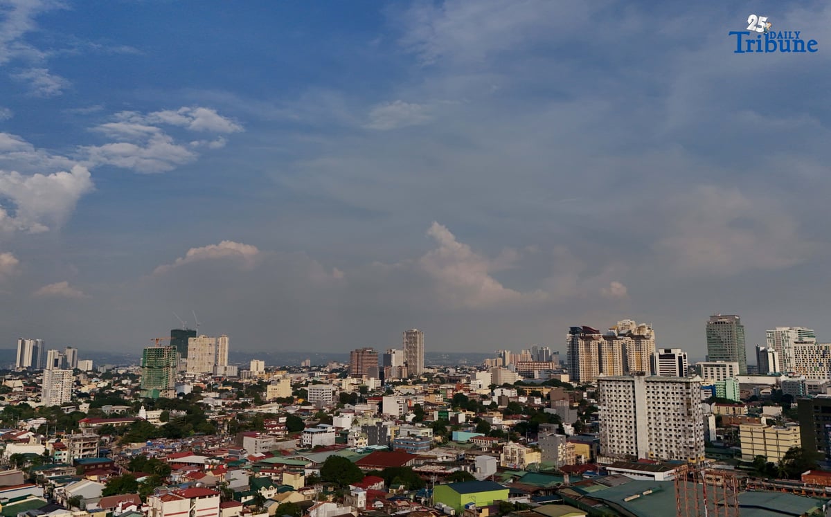 A view of the Metro Manila skyline from Quezon City on Monday, August 18, 2025. The Department of Environment and Natural Resources–Environmental Management Bureau (DENR-EMB) reported that Metro Manila’s air quality has significantly improved in 2024, showing a 17.4 percent decrease in Particulate Matter 10 (PM10) levels. Following the implementation of Euro 4 fuel and emission standards in 2016, the average PM10 concentration in the capital region dropped from 46 micrograms per normal cubic meter (µg/ncm) in 2016 to 38 µg/ncm in 2024.