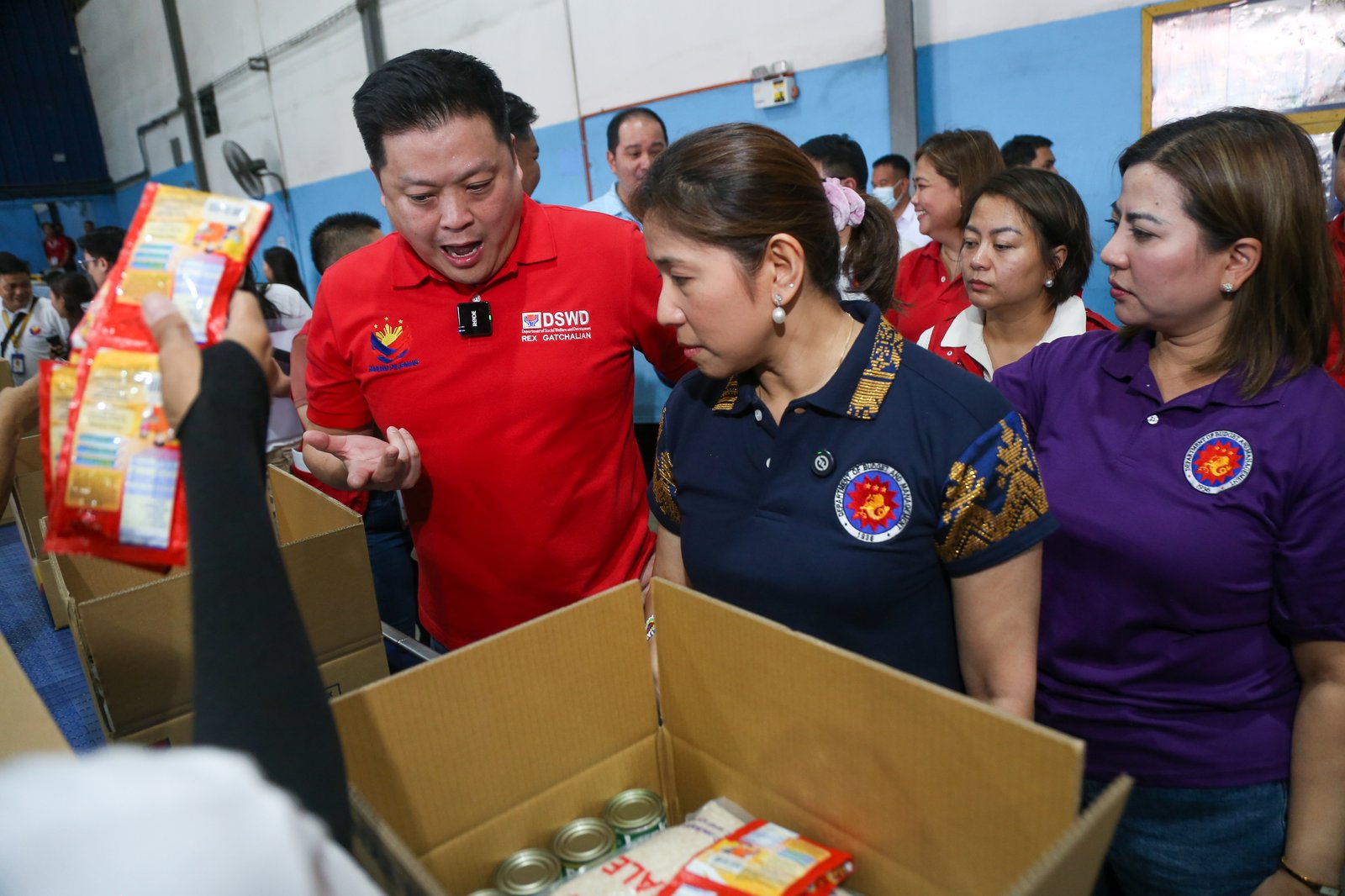 Social Welfare and Development Secretary Rex Gatchalian, joined by Budget and Management Secretary Amenah Pangandaman, inspects the DSWD Family Food Pack warehouse in Parañaque City on the morning of August 19, 2025. The facility serves as a key staging area for the distribution of relief goods to communities in need.