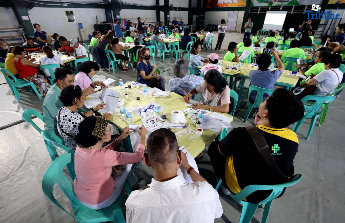 Barangay San Antonio, in partnership with the Rizal Medical Center Geriatric Care Center, held a wellness activity for seniors to promote physical and mental well-being, underscoring the community’s commitment to fostering healthier and happier lives for the elderly. In the photo, senior citizens of Barangay San Antonio, Pasig City, showcase their creativity and vitality as they paint bags and join physical activities during the first anniversary of the Elderly Day Care Program.