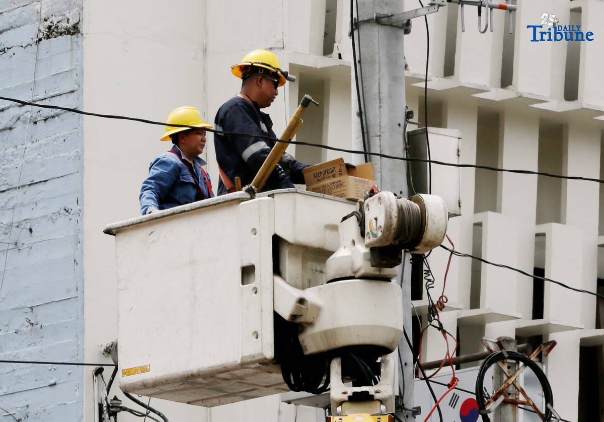 Meralco workers are seen fixing electric lines along East Avenue in Quezon City on Wednesday, August 20, 2025. Last week, the Manila Electric Company (Meralco) announced an upward rate adjustment of P0.6268 per kWh this August due to higher pass-through charges. This brings the overall rate for a typical household to P13.2703 per kWh from P12.6435 per kWh in the previous month.
