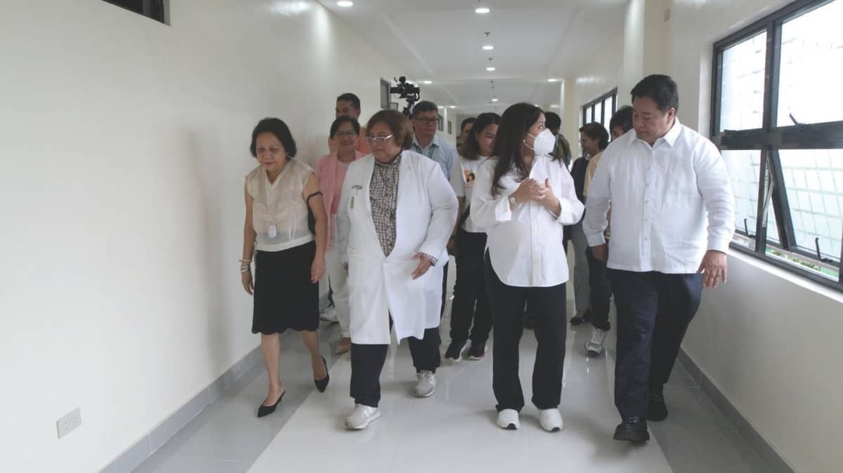 Former Senator Cynthia Villar and Senator Camille Villar, together with health officials, crossed the newly constructed connecting bridge from the old building to the new facility of LPGH&STC.