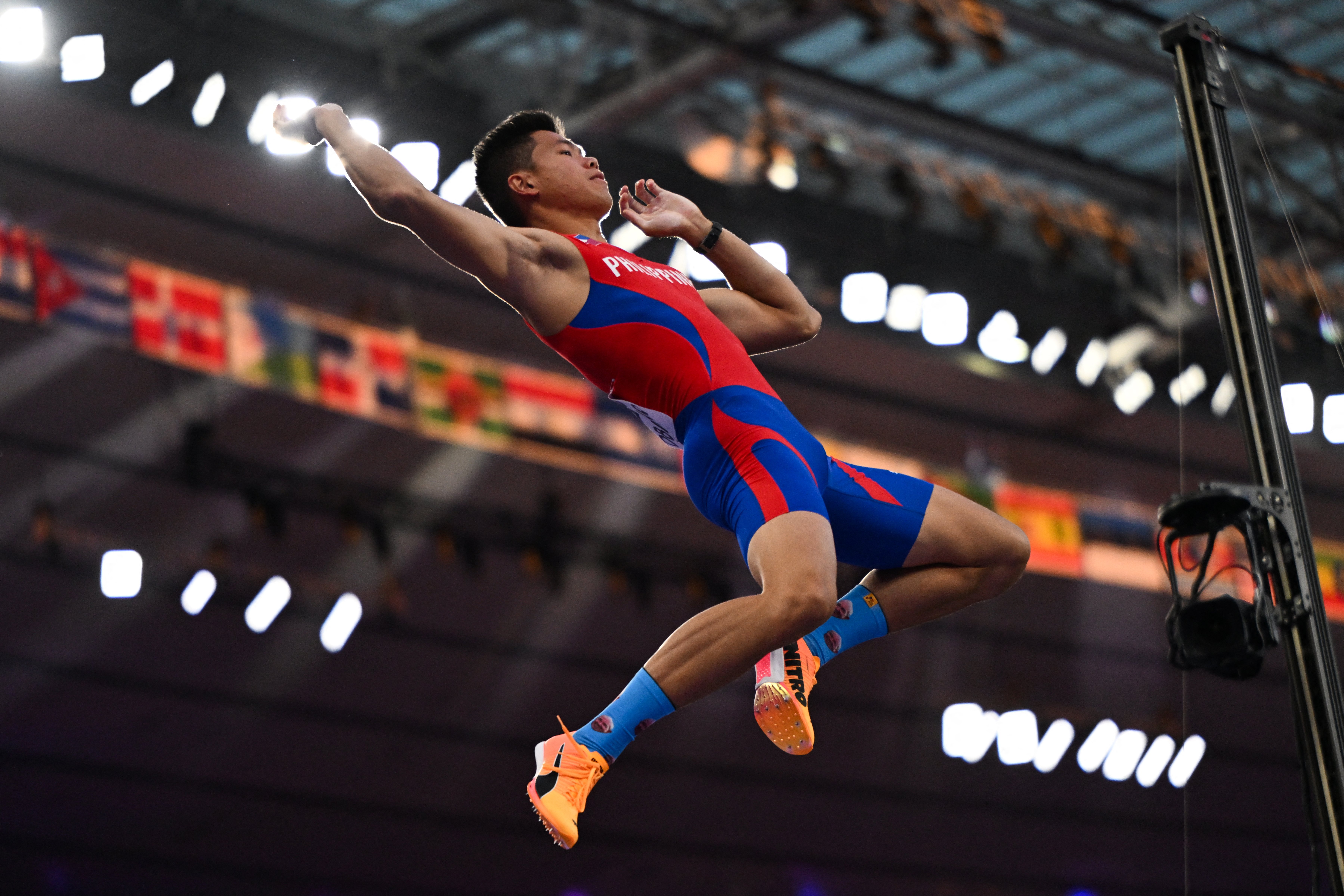 Obiena slides to world No. 5