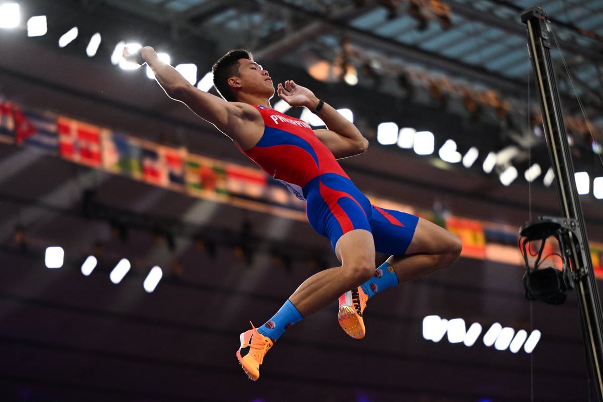 Obiena slides to world No. 5