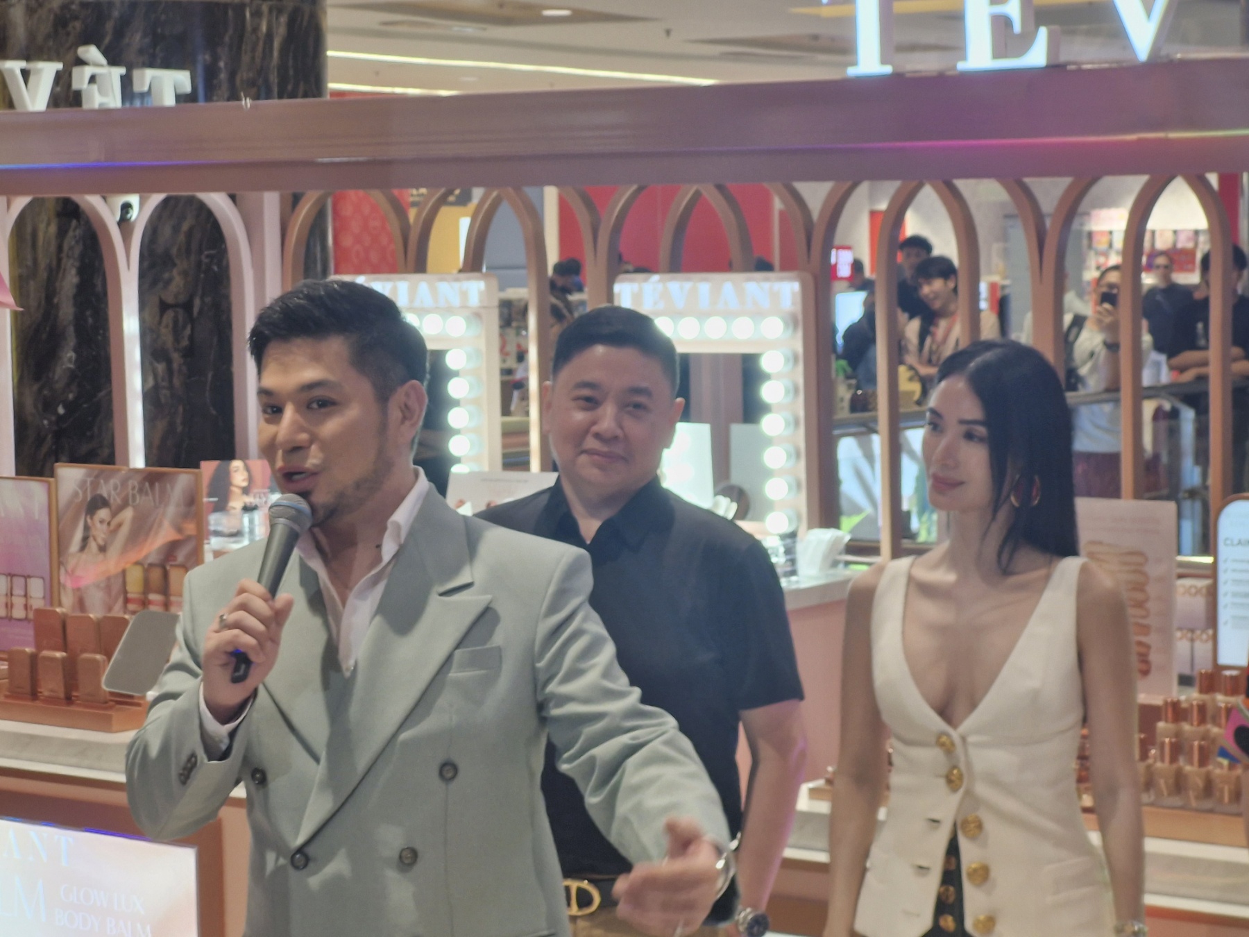 GLOBAL fashion icon Heart Evangelista joins Albert Kurniawan in celebrating Teviant’s newest home for beauty lovers.