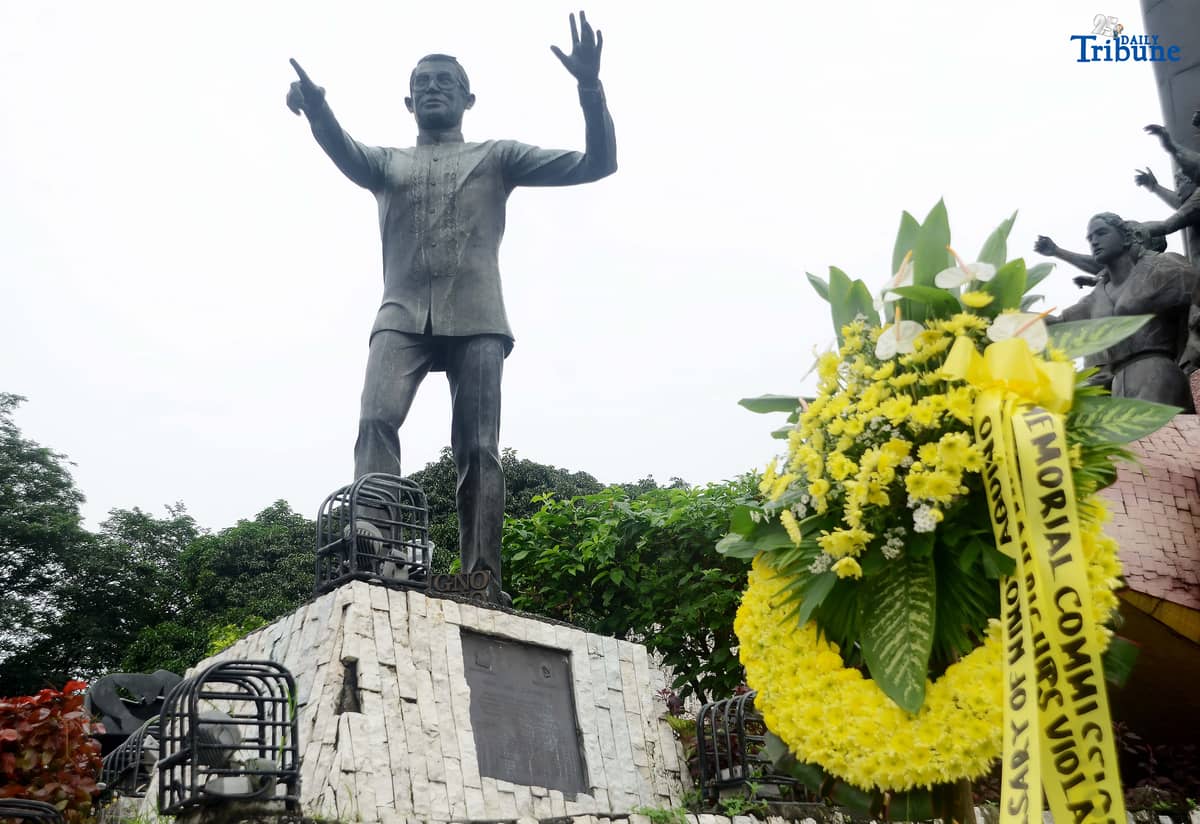 Metropolitan Manila Development Authority (MMDA) personnel carefully handle the flowers offer to the monument of Benigno Simeon "Ninoy" Aquino Jr to marked his 42nd death anniversary at people power monument along Edsa in Quezon City on Thursday August 21 2025, Ninoy Aquino a Filipino politician who served as a senator of the Philippines (1967–1972) and governor of the province of Tarlac, was shot in the head after returning to the Philippines in the early afternoon on August 21, 1983.