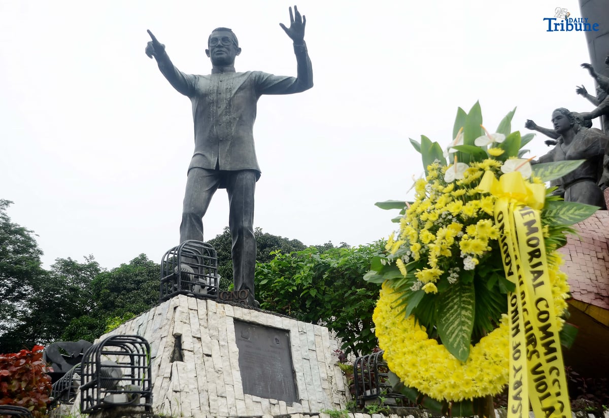 Metropolitan Manila Development Authority (MMDA) personnel carefully handle the flowers offer to the monument of Benigno Simeon "Ninoy" Aquino Jr to marked his 42nd death anniversary at people power monument along Edsa in Quezon City on Thursday August 21 2025, Ninoy Aquino a Filipino politician who served as a senator of the Philippines (1967–1972) and governor of the province of Tarlac, was shot in the head after returning to the Philippines in the early afternoon on August 21, 1983.