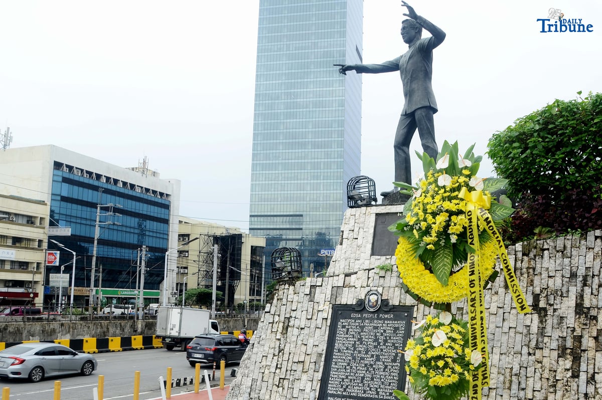 Metropolitan Manila Development Authority (MMDA) personnel carefully handle the flowers offer to the monument of Benigno Simeon "Ninoy" Aquino Jr to marked his 42nd death anniversary at people power monument along Edsa in Quezon City on Thursday August 21 2025, Ninoy Aquino a Filipino politician who served as a senator of the Philippines (1967–1972) and governor of the province of Tarlac, was shot in the head after returning to the Philippines in the early afternoon on August 21, 1983.