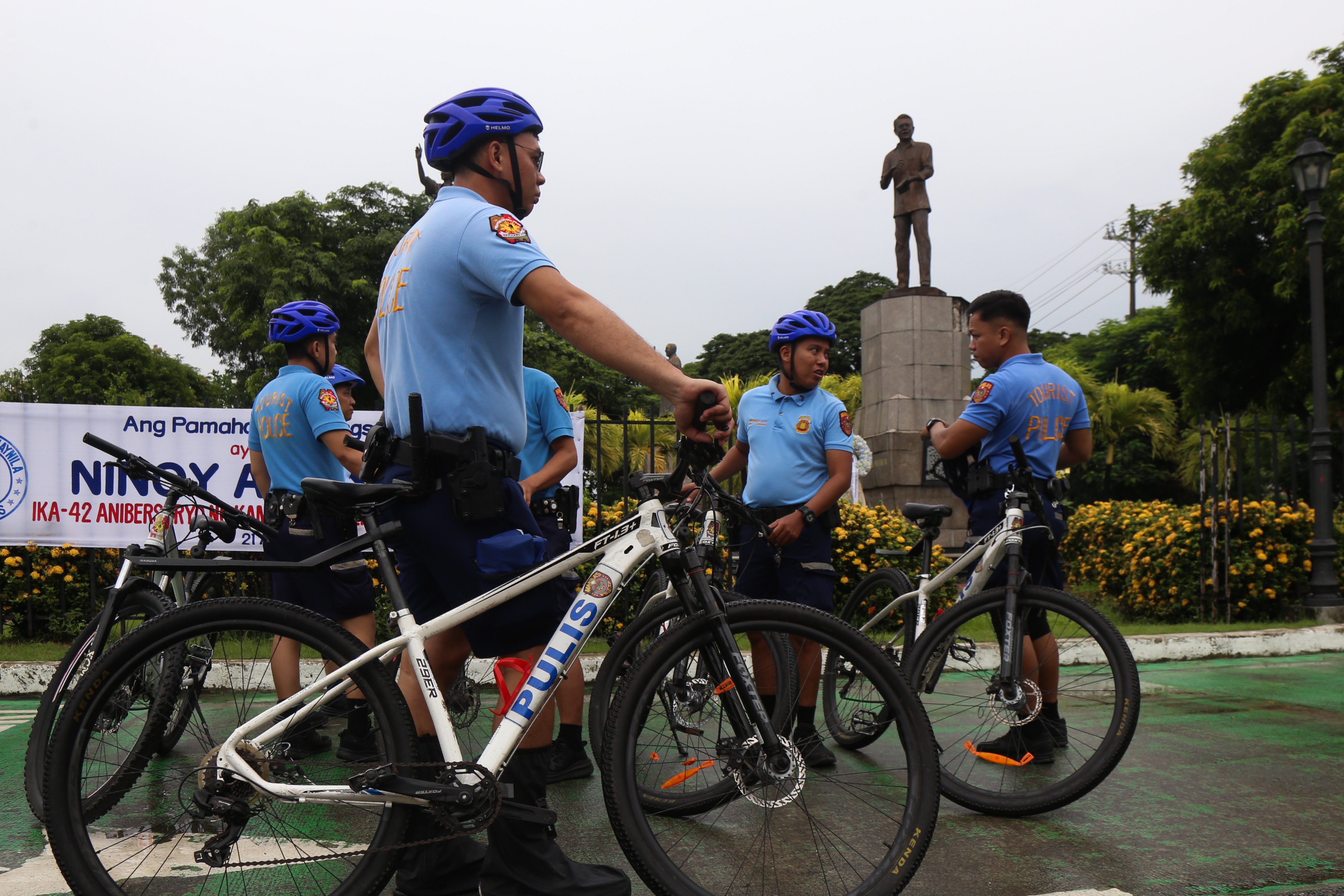 Police patrol honors Ninoy Aquino on 42nd anniversary