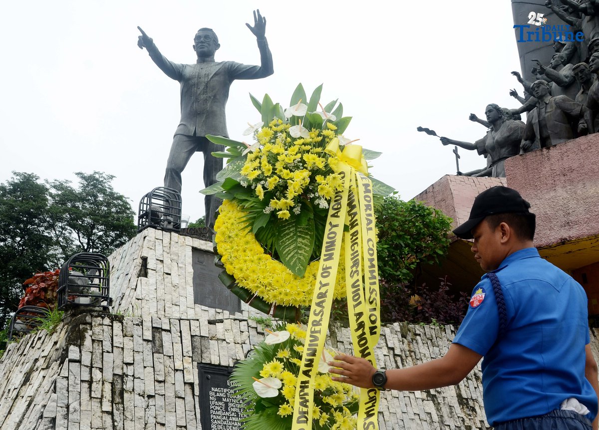 Metropolitan Manila Development Authority (MMDA) personnel carefully handle the flowers offer to the monument of Benigno Simeon "Ninoy" Aquino Jr to marked his 42nd death anniversary at people power monument along Edsa in Quezon City on Thursday August 21 2025, Ninoy Aquino a Filipino politician who served as a senator of the Philippines (1967–1972) and governor of the province of Tarlac, was shot in the head after returning to the Philippines in the early afternoon on August 21, 1983.