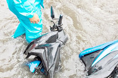 Bad weather disrupts Metro Manila transport, floods major roads